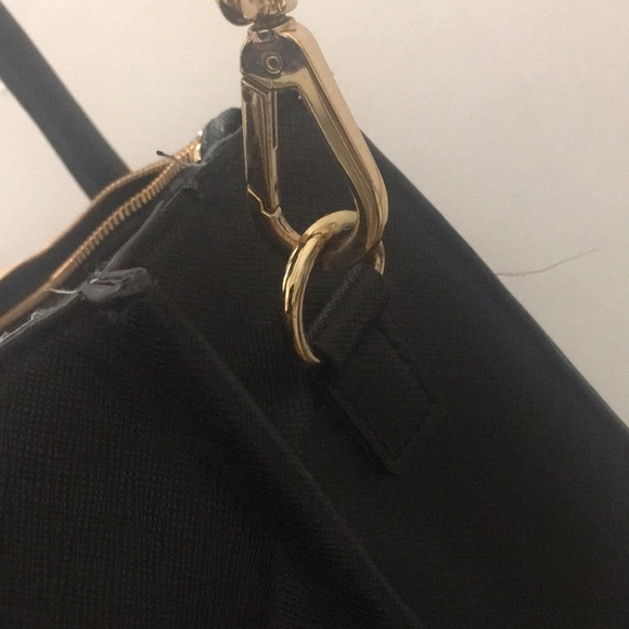 Large H&M Pocket Book - Picture 16 of 16